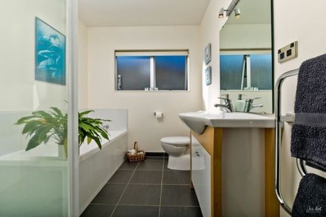 Photo of property in 19 Pitoitoi Avenue, Greenhithe, Auckland, 0632