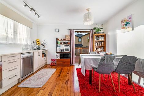 Photo of property in 27 Fairdene Avenue, Henderson, Auckland, 0610