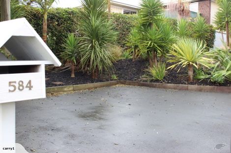 Photo of property in 584 Beach Road, Rothesay Bay, Auckland, 0630