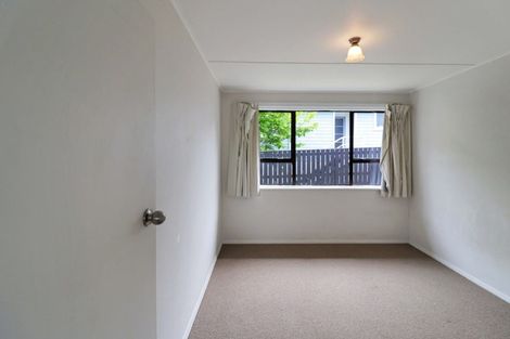 Photo of property in 32 Victory Crescent, Tawa, Wellington, 5028
