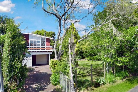 Photo of property in 1 Alwyn Avenue, Te Atatu South, Auckland, 0610