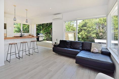 Photo of property in 2/40a Blakeborough Drive, Forrest Hill, Auckland, 0620