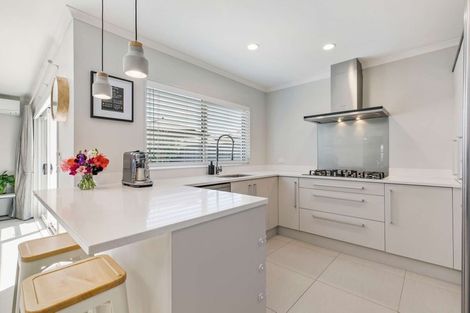 Photo of property in 5 Wick Place, Wattle Downs, Auckland, 2103