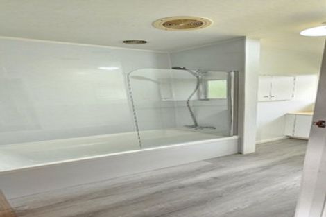 Photo of property in 3/2 Longbill Place, Glendene, Auckland, 0602