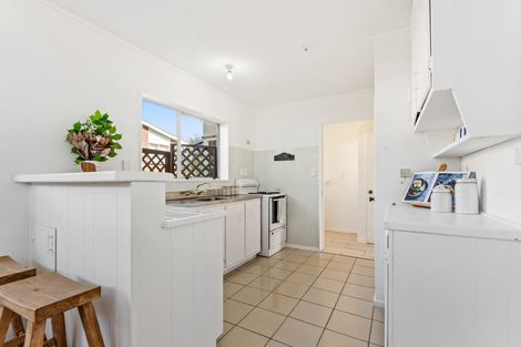 Photo of property in 1/20 Halldene Terrace, Red Beach, 0932