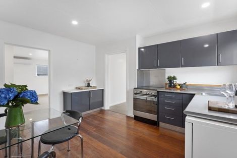 Photo of property in 33 Weymouth Street, New Plymouth, 4310