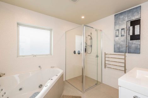 Photo of property in 2 Bridford Way, Paraparaumu, 5032