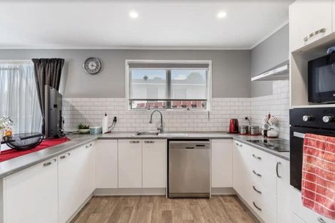 Photo of property in 34 Burbank Avenue, Manurewa, Auckland, 2102