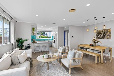 Photo of property in 11 Ian Gordon Lane, Orewa, 0931