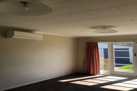 Photo of property in 17 Newall Avenue, Bryndwr, Christchurch, 8052