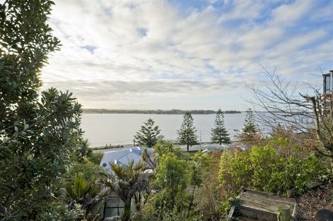 Photo of property in 24 The Brae, Mount Pleasant, Christchurch, 8081
