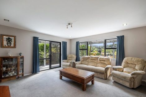 Photo of property in 70 Pinehaven Road, Pinehaven, Upper Hutt, 5019