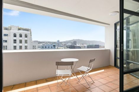 Photo of property in 17 Kent Terrace - Kent Apartments, 7e/16 Kent Terrace, Mount Victoria, Wellington, 6011