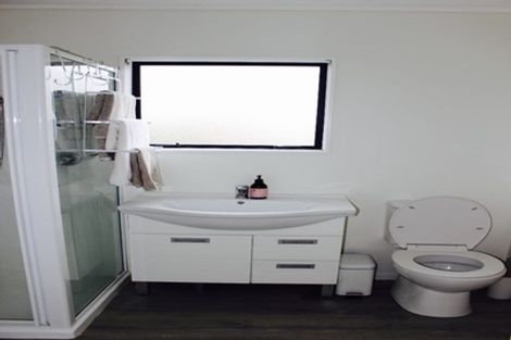 Photo of property in 8c Weiti Road, Orewa, 0931