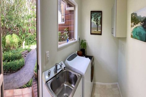 Photo of property in 2/71 Balmain Road, Birkenhead, Auckland, 0626