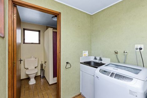 Photo of property in 11 Deakin Place, Clive, 4102