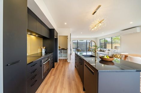 Photo of property in 47b Heretaunga Square, Silverstream, Upper Hutt, 5019