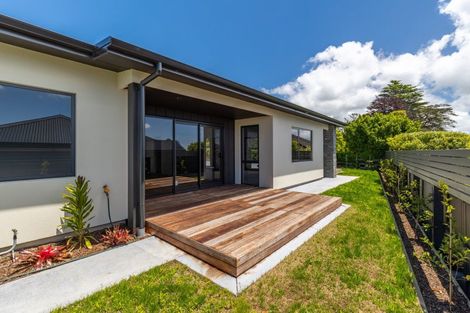 Photo of property in 2 Marsden Place, Hurworth, New Plymouth, 4310