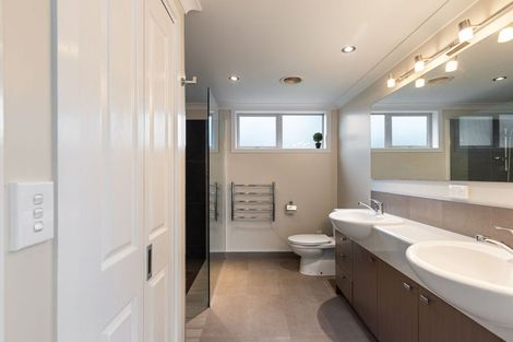 Photo of property in 37 La Lena Grove, Fitzherbert, Palmerston North, 4410