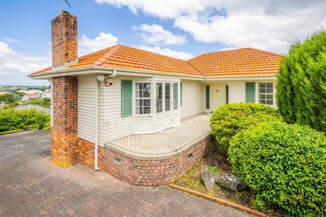 Photo of property in 39 Mellons Bay Road, Mellons Bay, Auckland, 2014