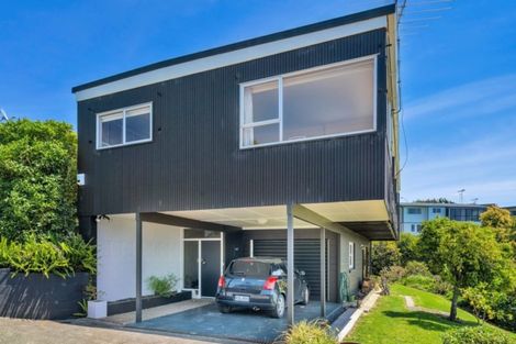 Photo of property in 16 Callender Place, Shelly Park, Auckland, 2014