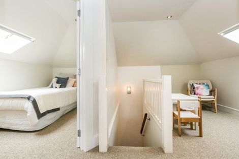 Photo of property in 2 Gillean Street, Havelock North, 4130