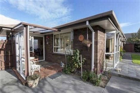 Photo of property in 102 Peverel Street, Riccarton, Christchurch, 8041