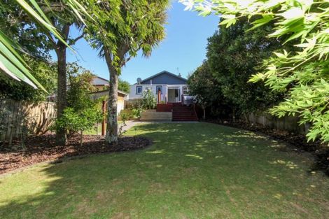 Photo of property in 11 Bulteel Street, New Plymouth, 4310