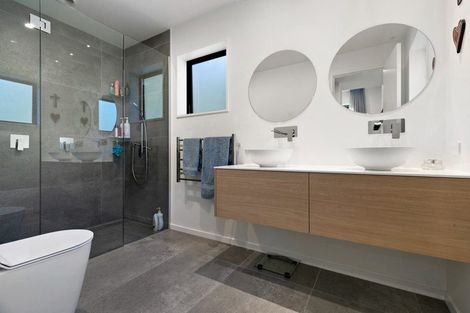 Photo of property in 13 Arbor Lane, Mount Creighton, Queenstown, 9371