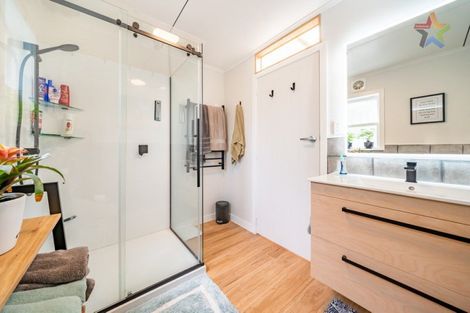 Photo of property in 6 Puriri Street, Eastbourne, Lower Hutt, 5013