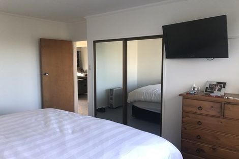 Photo of property in 4 Acacia Street, Kelvin Grove, Palmerston North, 4414