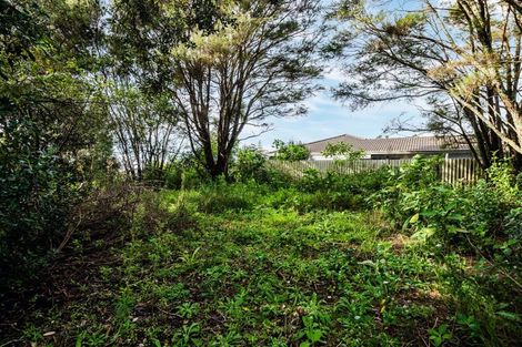 Photo of property in 323 Glenfield Road, Glenfield, Auckland, 0629