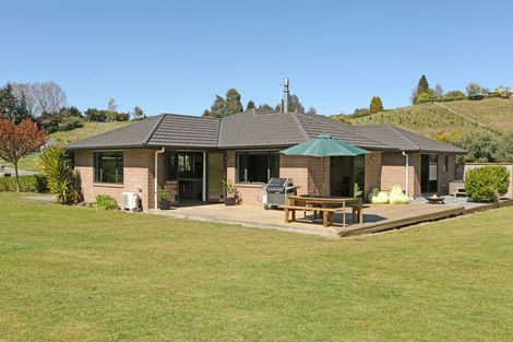 Photo of property in 64 Dalmore Way, Acacia Bay, Taupo, 3385