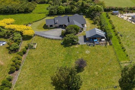 Photo of property in 64 Muhunoa Road West, Ohau, Levin, 5570
