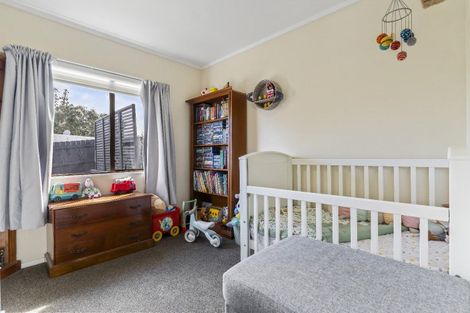 Photo of property in 1/98 Barrys Road, Glendene, Auckland, 0602