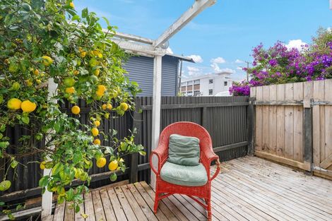 Photo of property in 2 Kent Road, Regent, Whangarei, 0112