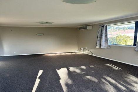 Photo of property in 2/7 Norana Road, Maoribank, Upper Hutt, 5018