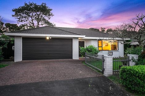 Photo of property in 206 Glengarry Road, Glen Eden, Auckland, 0602