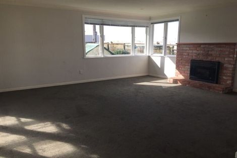 Photo of property in 37a Luckens Road, West Harbour, Auckland, 0618