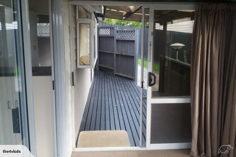 Photo of property in 76a Bradbury Road, Botany Downs, Auckland, 2010