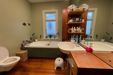 Photo of property in 28 Apu Crescent, Lyall Bay, Wellington, 6022