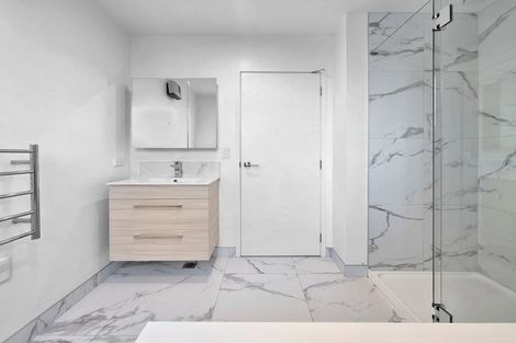 Photo of property in 5/2 Jadewynn Drive, Massey, Auckland, 0614