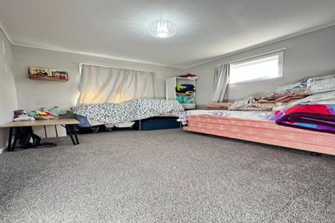 Photo of property in 8 Kerry Place, Papakura, 2110