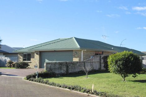 Photo of property in 12 Greenough Place, Rototuna, Hamilton, 3210