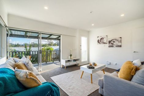 Photo of property in 1/34c Sunnynook Road, Sunnynook, Auckland, 0620