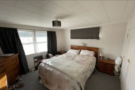 Photo of property in 1 Pohue Grove, Stokes Valley, Lower Hutt, 5019