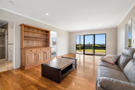 Photo of property in 108 Vipond Road, Stanmore Bay, Whangaparaoa, 0932