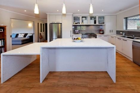 Photo of property in 15 Murray Becroft Avenue, Henderson Valley, Auckland, 0612