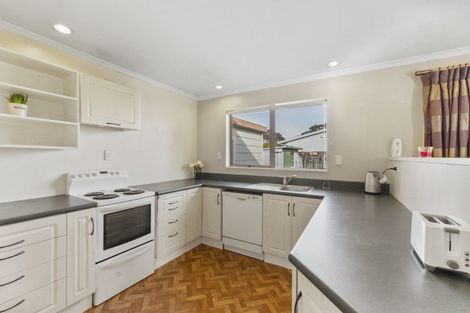 Photo of property in 26 Cypress Grove, Paraparaumu, 5032