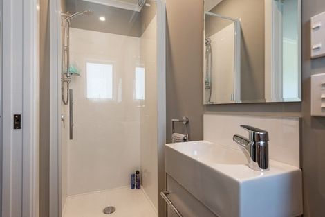 Photo of property in 2/20 Glanmire Road, Newlands, Wellington, 6037